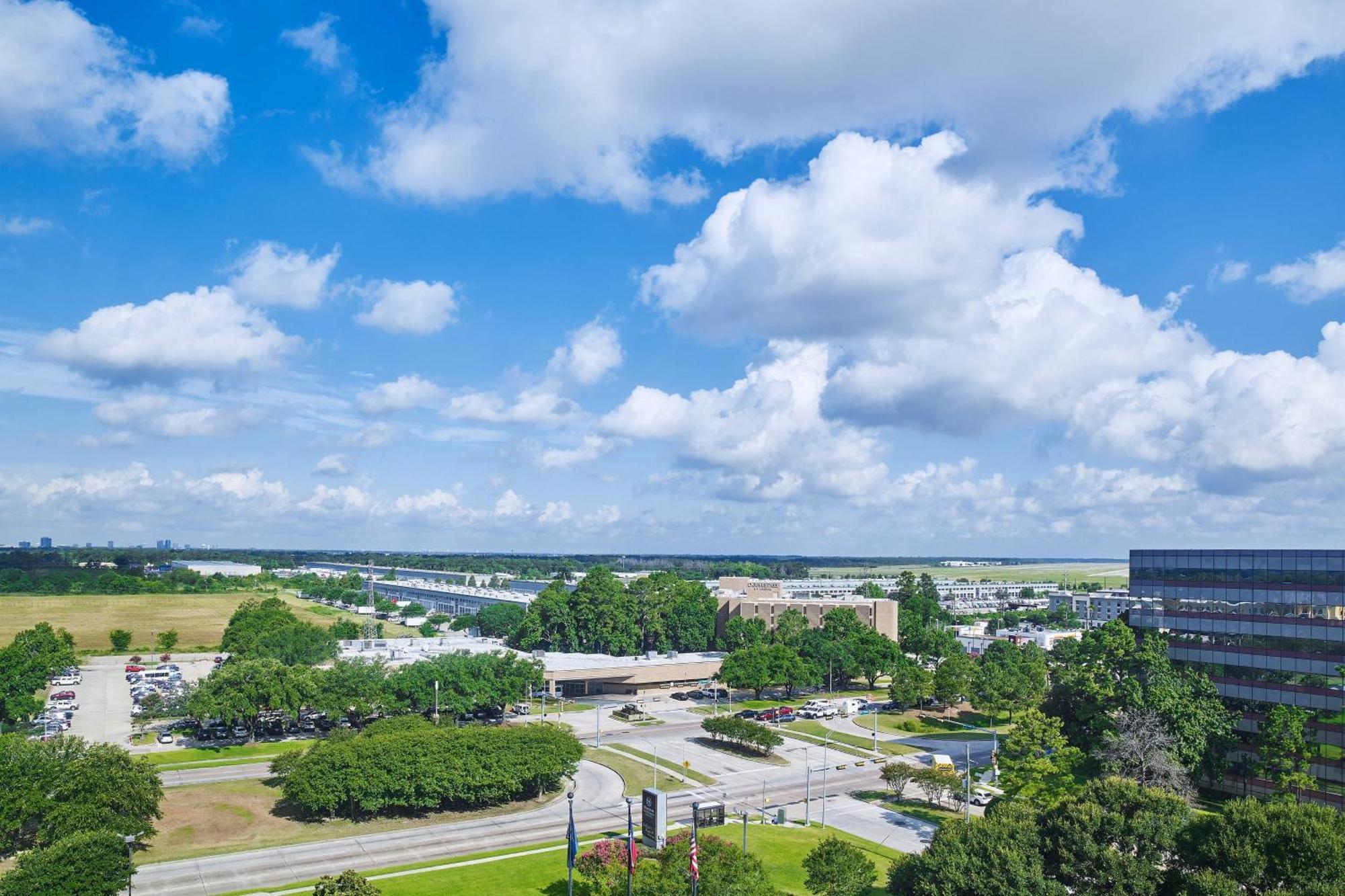 Hotel Sheraton North Houston At George Bush Intercontinental Esterno foto